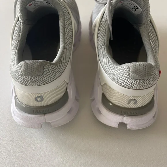 On WOMEN'S CLOUDSWIFT White Running Glacier/White - Picture 7 of 8